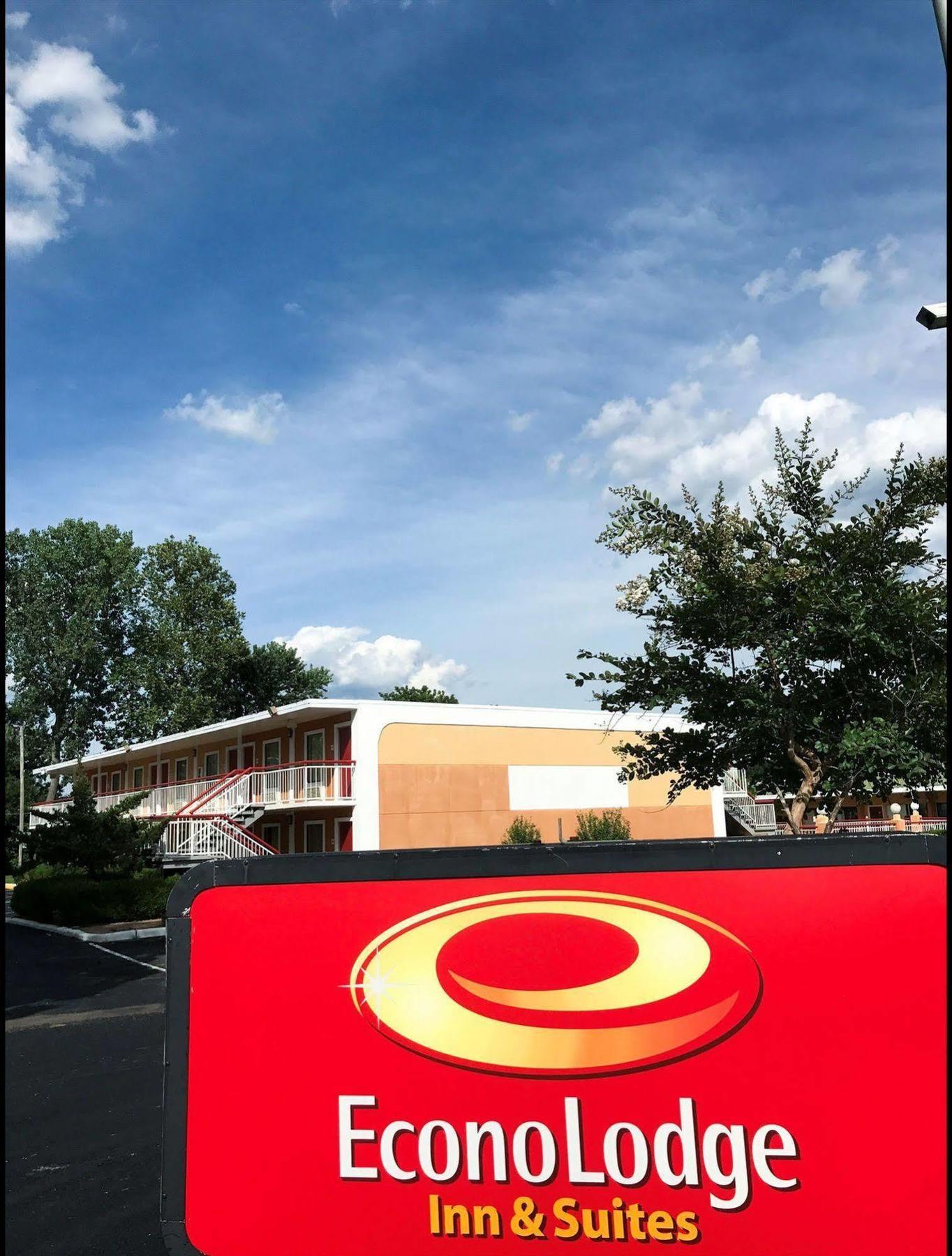 Milan Inn & Suites Εξωτερικό φωτογραφία