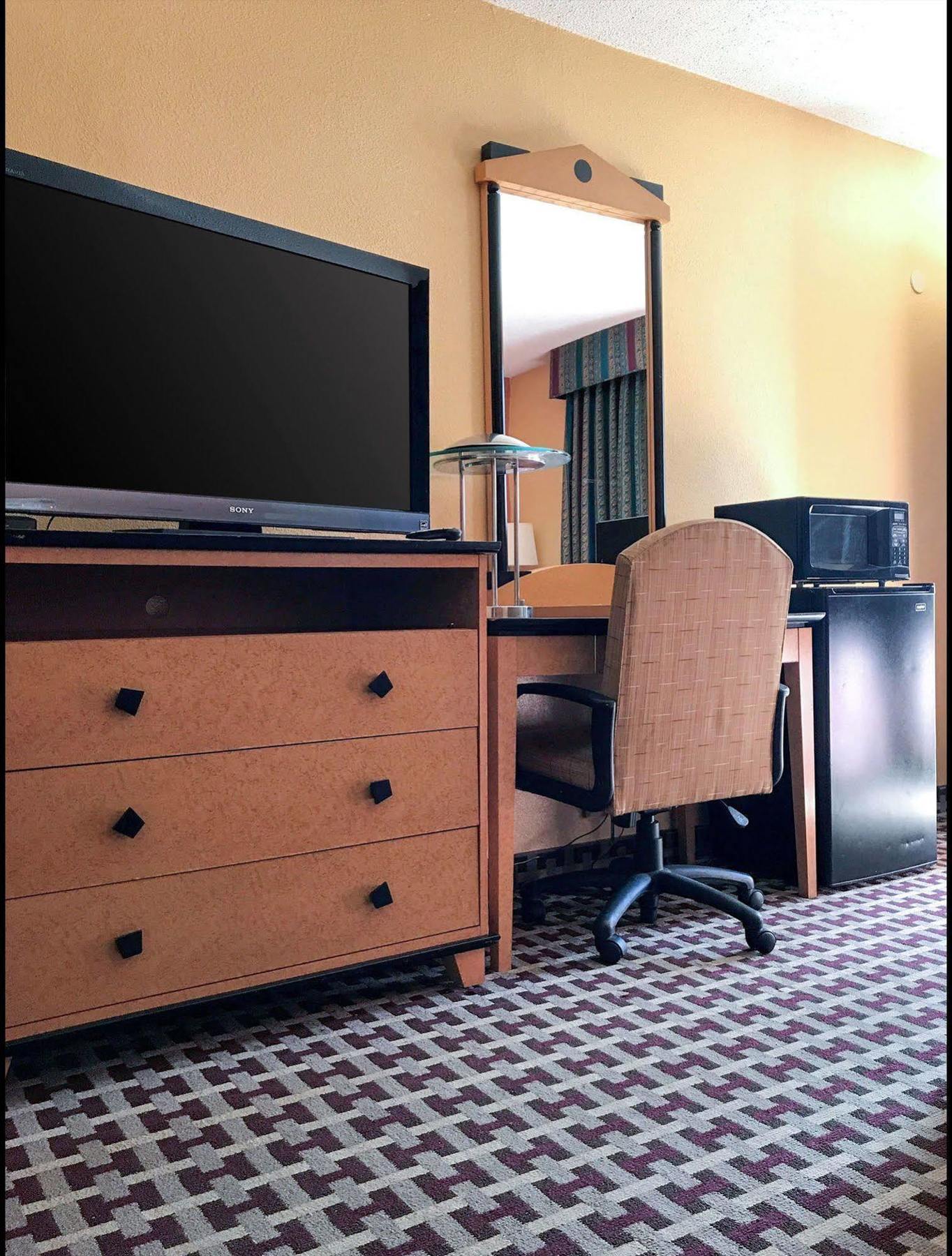 Milan Inn & Suites Εξωτερικό φωτογραφία